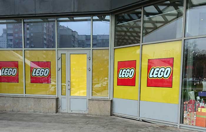 Брендирование витрины магазина Lego в Минске